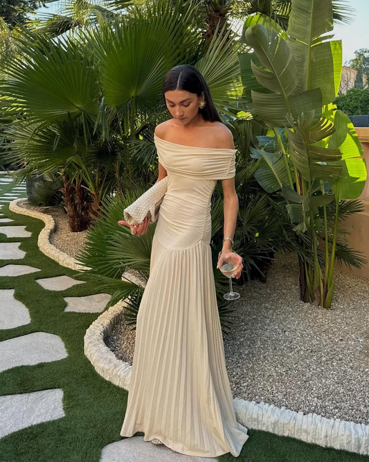 Kamara | Off Shoulder Plissé Maxi Jurk