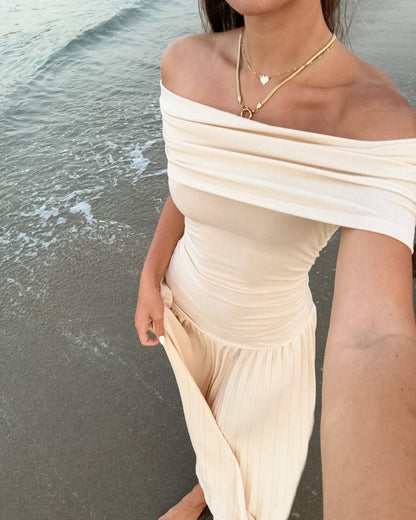 Kamara | Off Shoulder Plissé Maxi Jurk